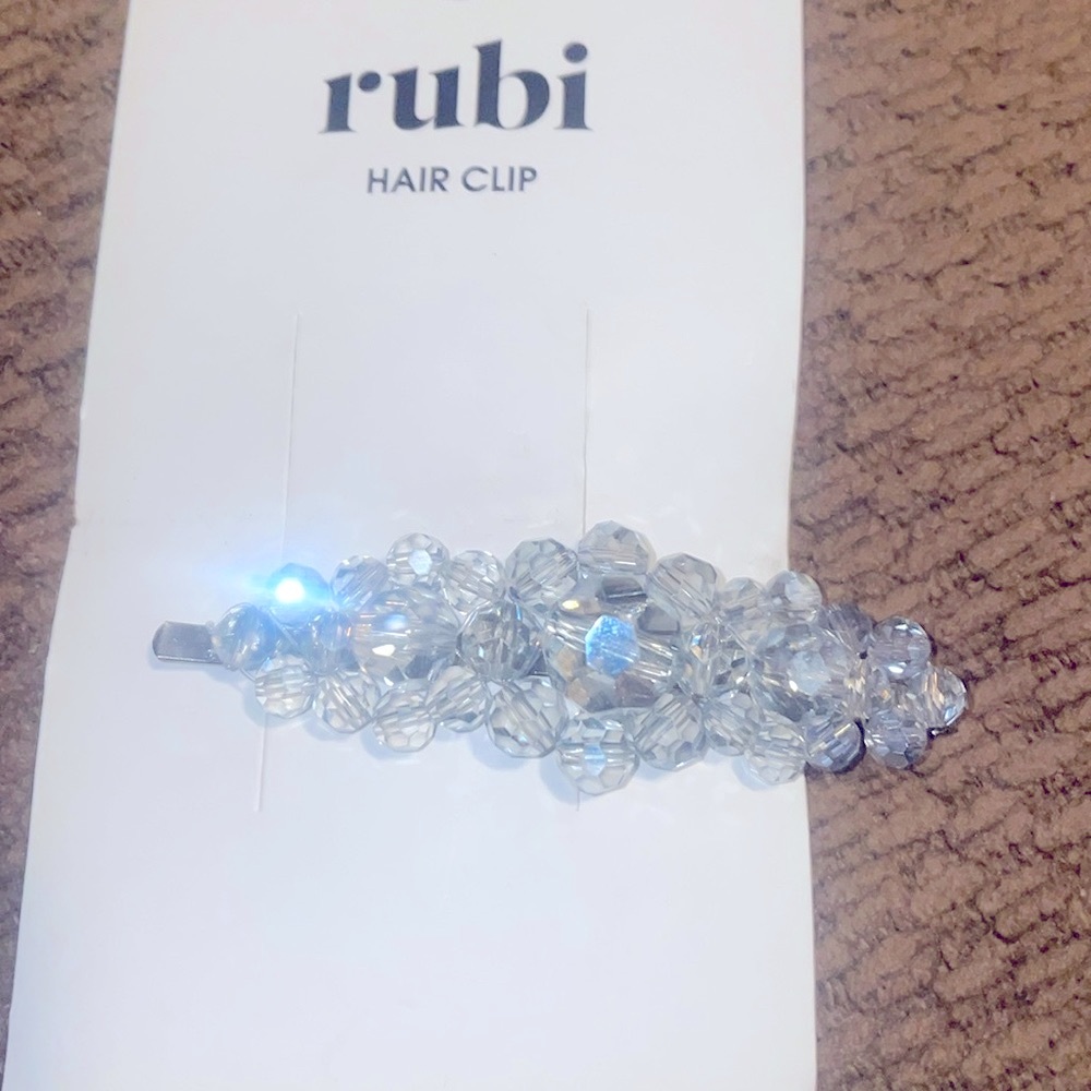 New crystal barrette In gray silver medium